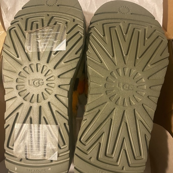 Camo Ugg slide size 7 brand new never worn original box and proof of purchase - Picture 3 of 6